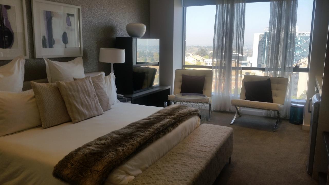 615 Sandton Skye โจฮันเนสเบิร์ก ภายนอก รูปภาพ